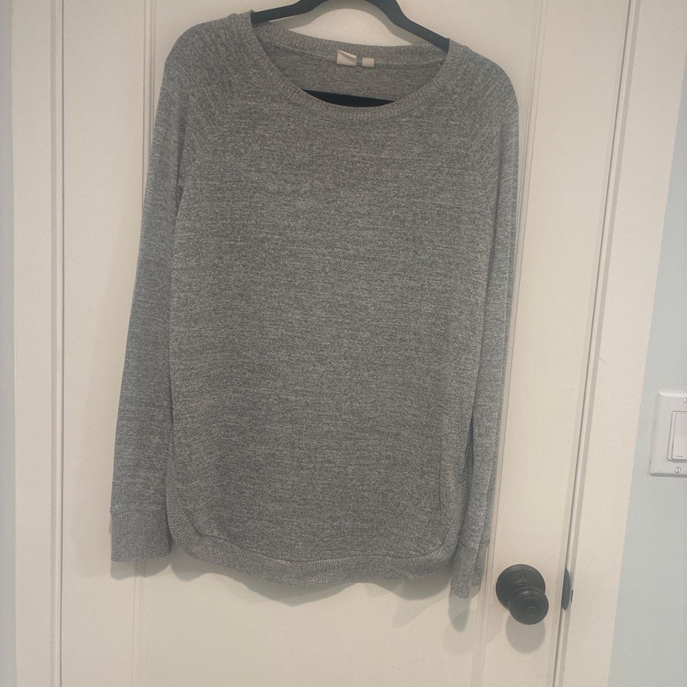 GAP Heather Gray Women's Crew Neck Sweater